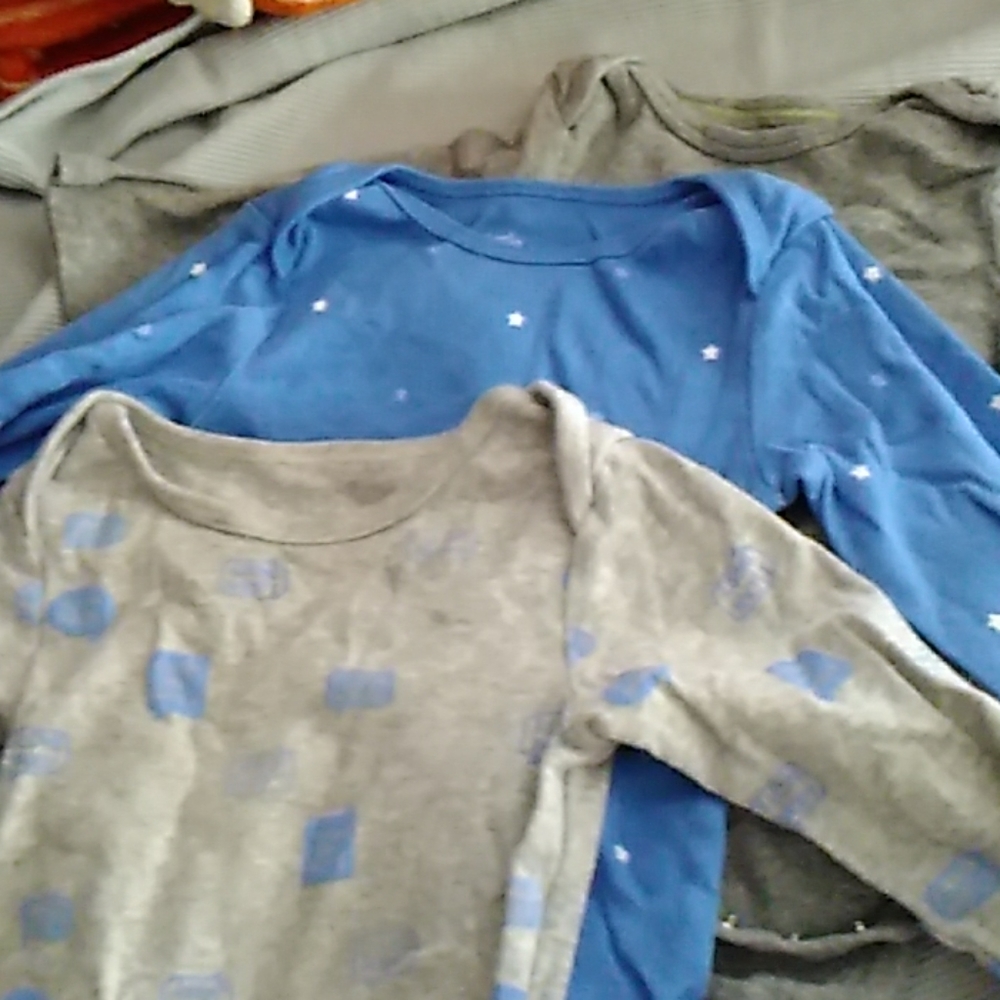 Long sleeved onzies